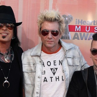 Sixx:A.M.