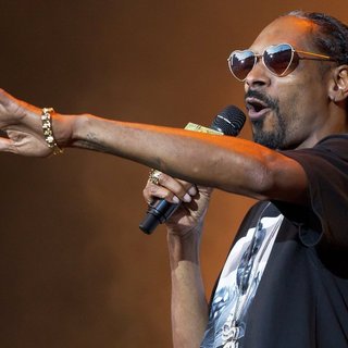 Snoop Dogg in Snoop Dogg Performs Live