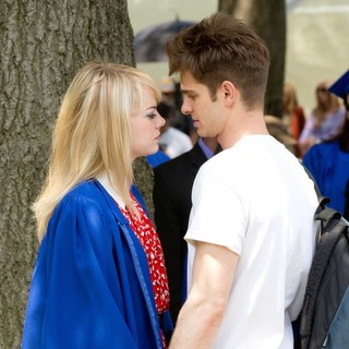 Emma Stone and Andrew Garfield Share Passionate Kiss in New 'Amazing  Spider-Man 2' Set Photos