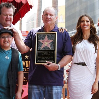 Eric Stonestreet, Rico Rodriguez, Ed O'Neill, Sofia Vergara, Jesse Tyler Ferguson in Ed O'Neill Is Honoured with A Star on The Hollywood Walk of Fame