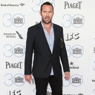Sullivan Stapleton