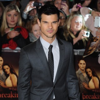 The Twilight Saga's Breaking Dawn Part I UK Film Premiere - Arrivals