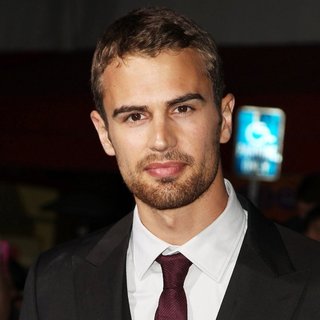 Theo James Picture 31 - Premiere of Summit Entertainment's Divergent ...