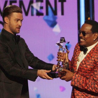 Charlie Wilson Picture 41 - The 56Th Annual Grammy Awards - Arrivals