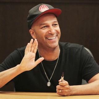 Tom Morello, Rage Against the Machine in Tom Morello Signs Copies of His Graphic Novel Orchid