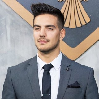 Vadhir Derbez