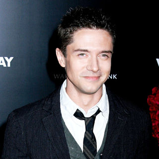 Los Angeles World Premiere of 'Valentine's Day' - Red Carpet