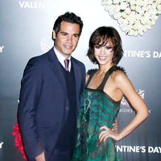 Los Angeles World Premiere of 'Valentine's Day' - Red Carpet