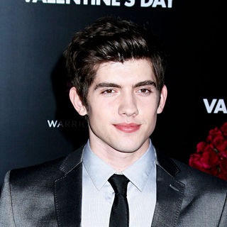 Los Angeles World Premiere of 'Valentine's Day' - Red Carpet