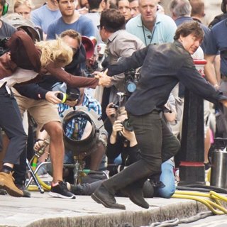 Tom Cruise and Annabelle Wallis Are Spotted Filming The Mummy