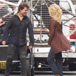 Tom Cruise and Annabelle Wallis Are Spotted Filming The Mummy