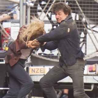 Tom Cruise and Annabelle Wallis Are Spotted Filming The Mummy