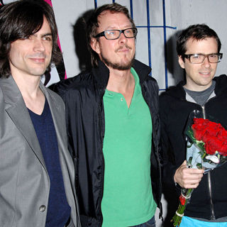 Weezer in Blink-182 Tour launch