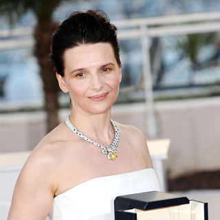Juliette Binoche in 2010 Cannes International Film Festival - Day 12 - Palme d'Or Award Photocall