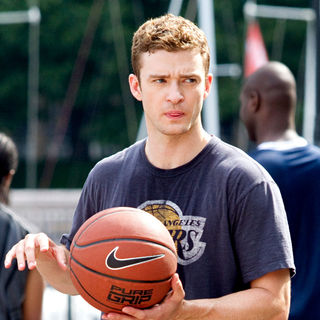 Justin Timberlake in Justin Timberlake Plays Basketball on The Set of Movie 'Friends with Benefits'