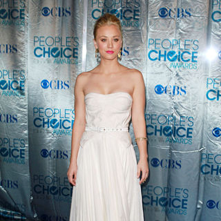 Kaley Cuoco in 2011 People's Choice Awards - Arrivals