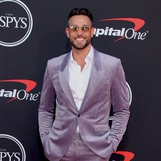 Zachary Levi