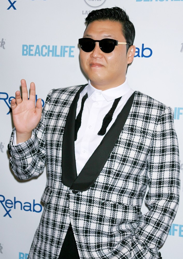 PSY;<br>PSY Helps Close Out The Season of Rehab