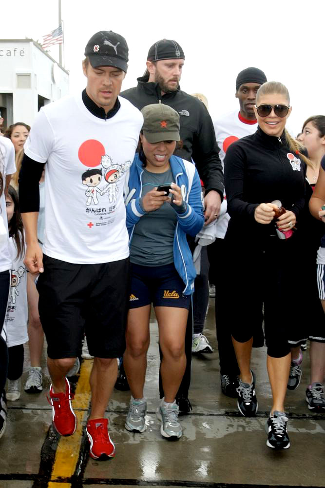 Josh Duhamel;Stacy Ferguson;<br>Celebrities Participate in 'Relief Run' Along Santa Monica Beach