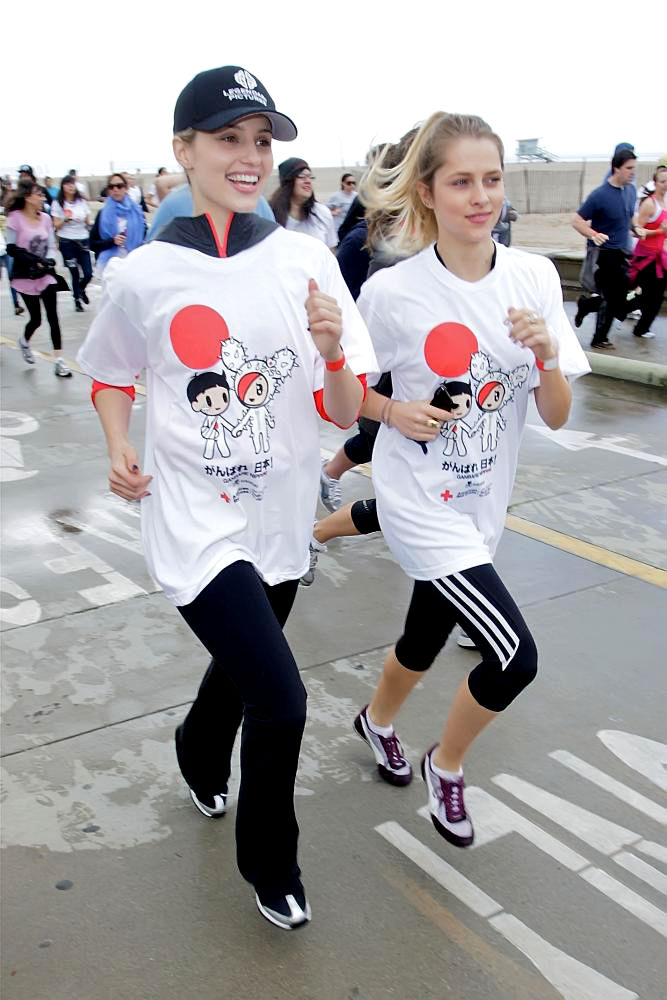 Dianna Agron;Teresa Palmer;<br>Celebrities Participate in 'Relief Run' Along Santa Monica Beach