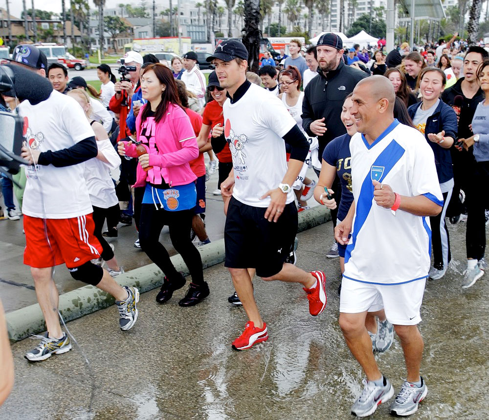 Josh Duhamel;<br>Celebrities Participate in 'Relief Run' Along Santa Monica Beach