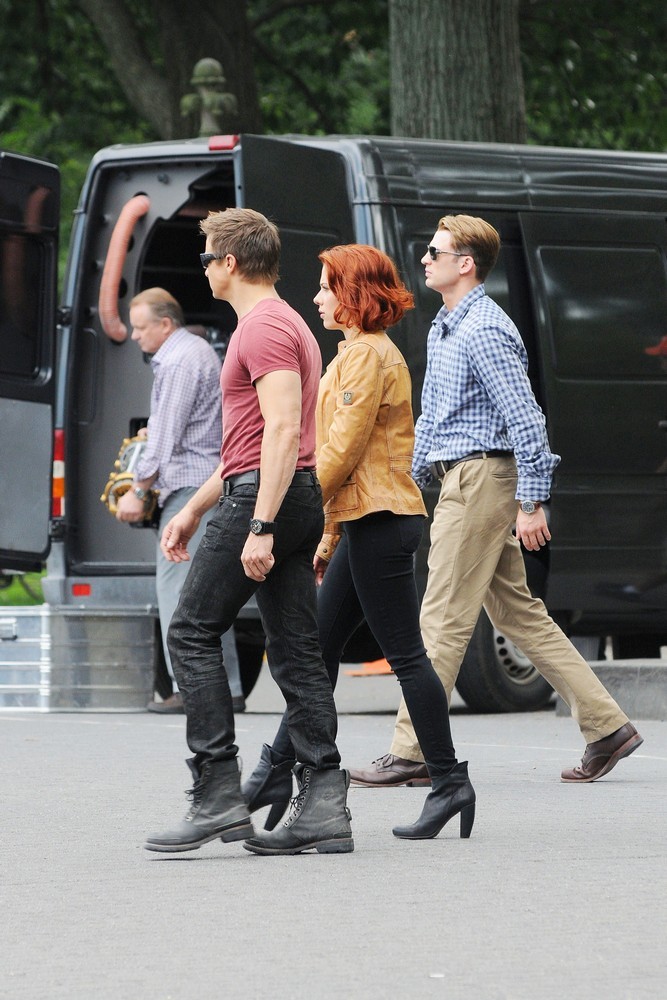 Jeremy Renner;Scarlett Johansson;Chris Evans;<br>Actors on The Set of The Avengers Shooting on Location in Manhattan