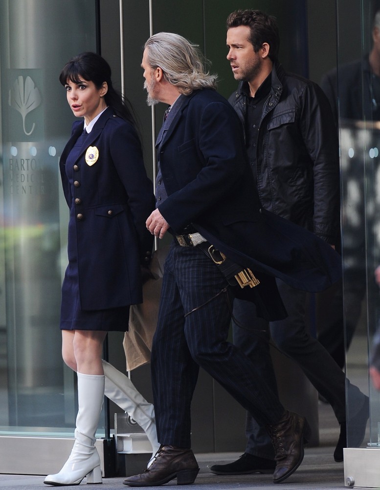 Mary-Louise Parker;Jeff Bridges;Ryan Reynolds;<br>Filming Scenes for The Movie R.I.P.D.