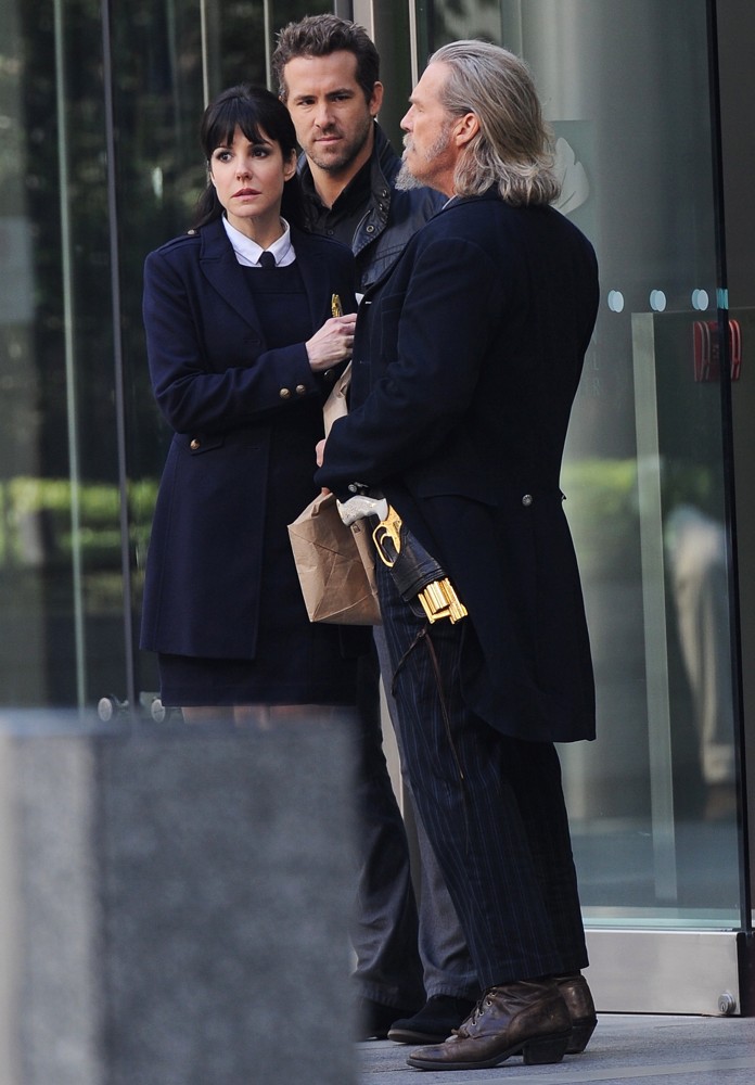 Mary-Louise Parker;Ryan Reynolds;Jeff Bridges;<br>Filming Scenes for The Movie R.I.P.D.