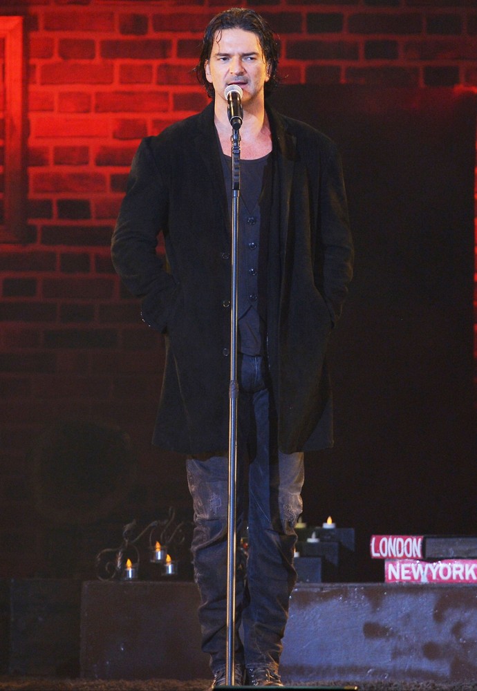 Ricardo Arjona Pictures, Latest News, Videos.