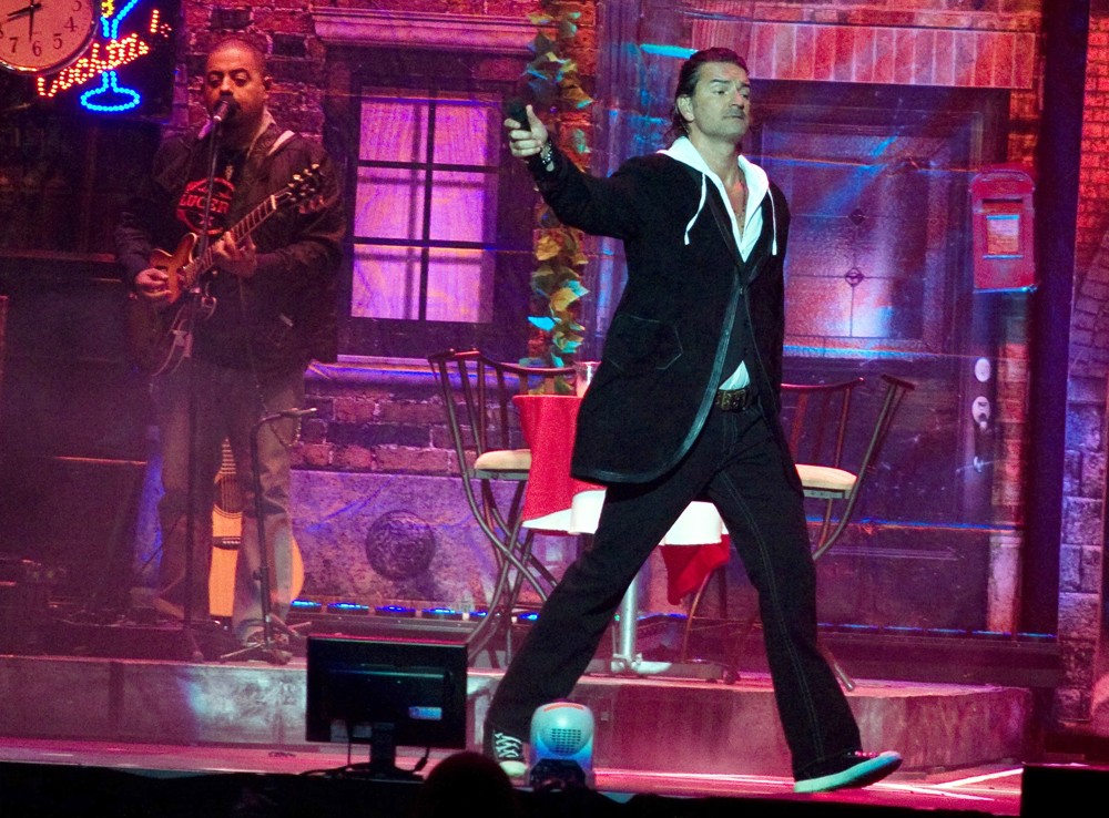 Ricardo Arjona;<br>Ricardo Arjona Performs Live as Part of A Special Valentine's Concert
