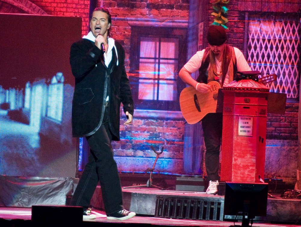 Ricardo Arjona;<br>Ricardo Arjona Performs Live as Part of A Special Valentine's Concert