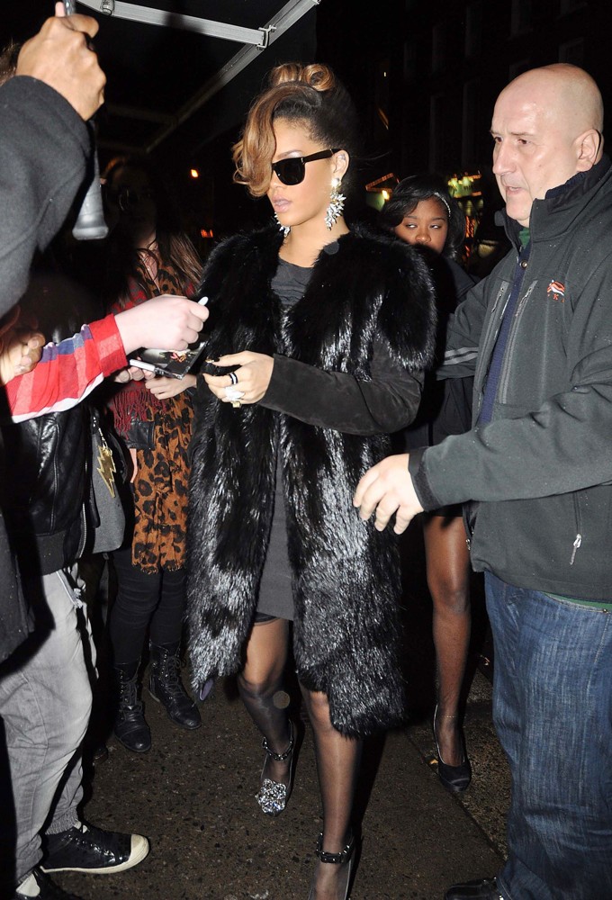Rihanna;<br>Rihanna Arrives at O'Donoghue's Pub on Merrion Row to Host A Thanksgiving Dinner
