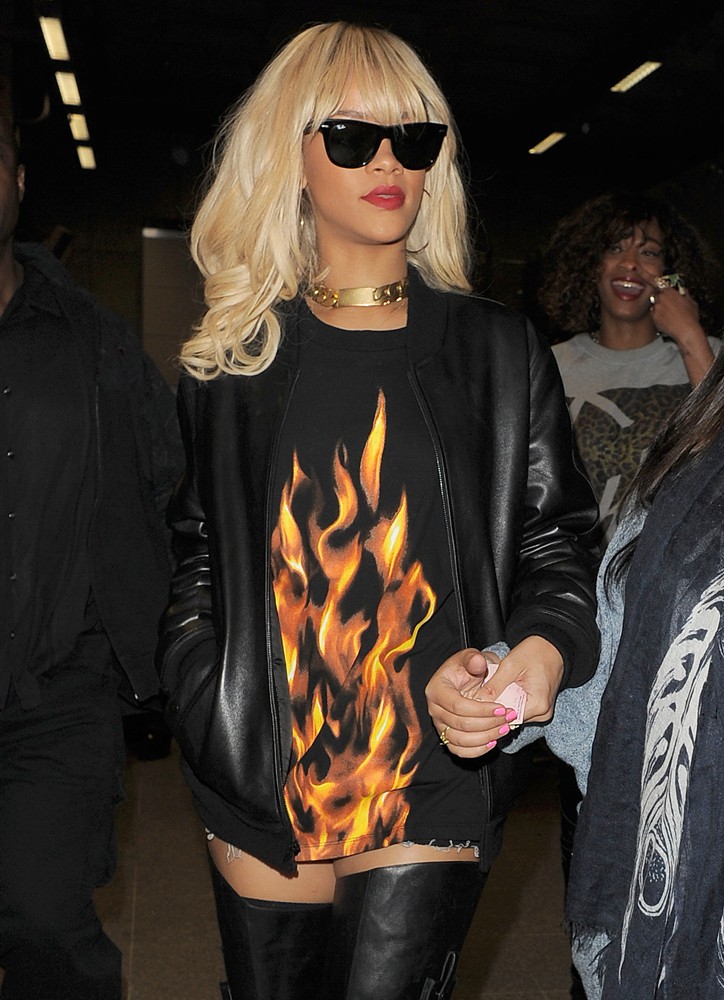 Rihanna;<br>Rihanna Catches A Tube From Waterloo Station