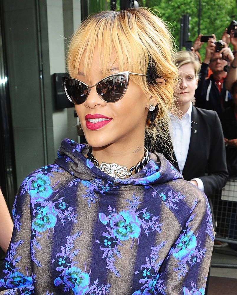 Rihanna;<br>Rihanna Leaves Her Hotel on The Way to Her second Performance