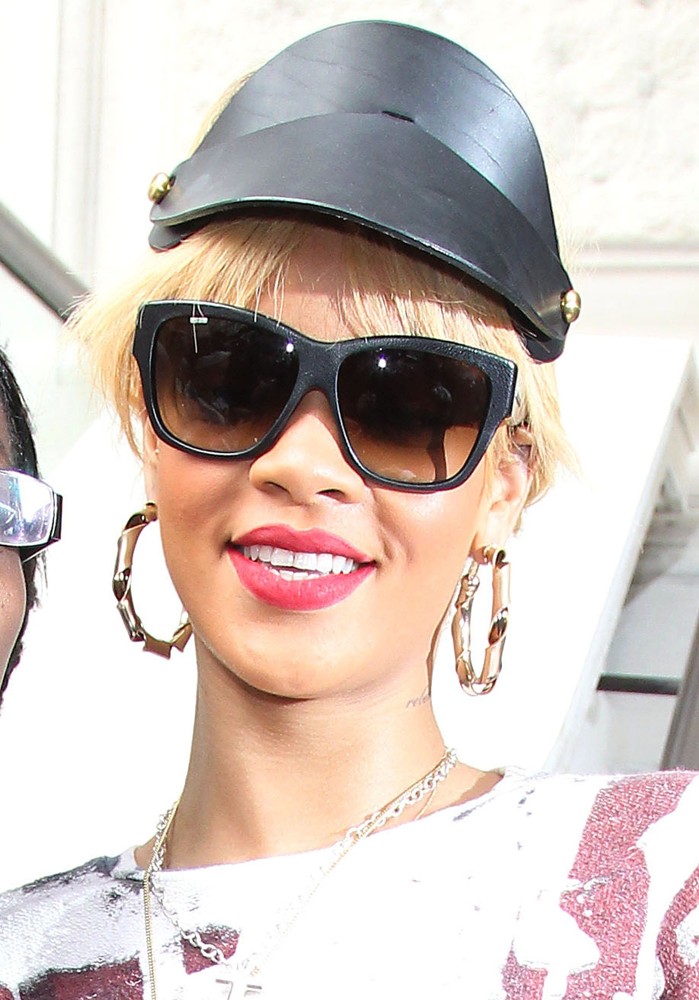 Rihanna;<br>Rihanna Leaving Her Hotel
