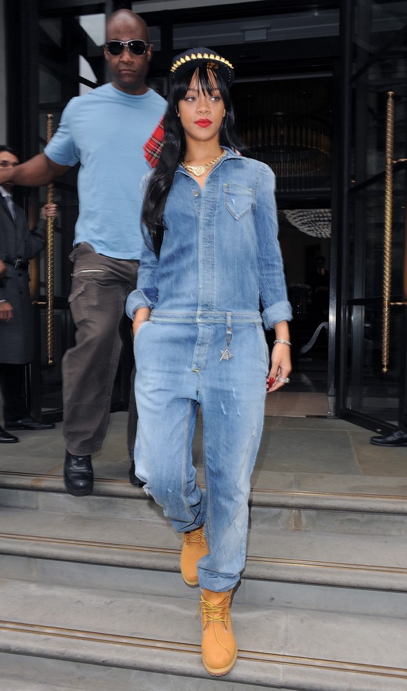Rihanna;<br>Rihanna Leaving Her Hotel