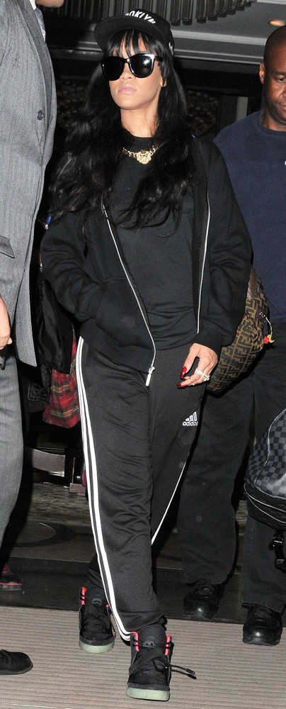 Rihanna;<br>Rihanna Leaving Her Hotel