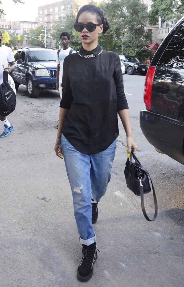 Rihanna;<br>Rihanna Leaving Her Hotel in Midtown