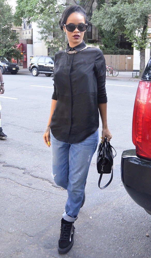 Rihanna;<br>Rihanna Leaving Her Hotel in Midtown