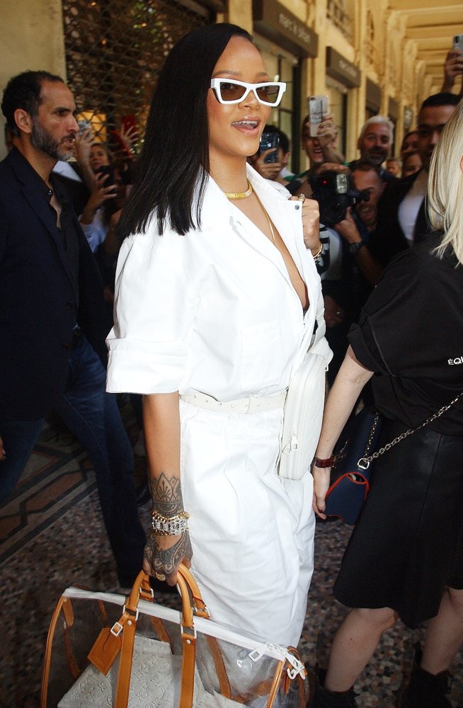 Rihanna Picture 1293 - Louis Vuitton: Front Row - Paris Fashion Week ...