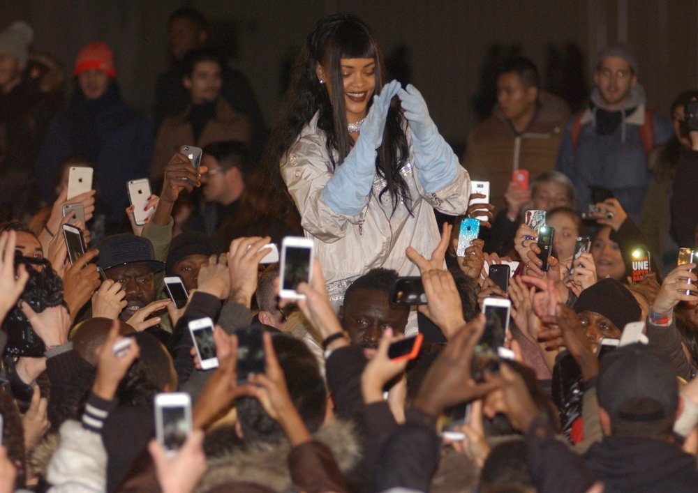 Rihanna Picture 1067 - Rihanna Attends A Photoshoot with Fans