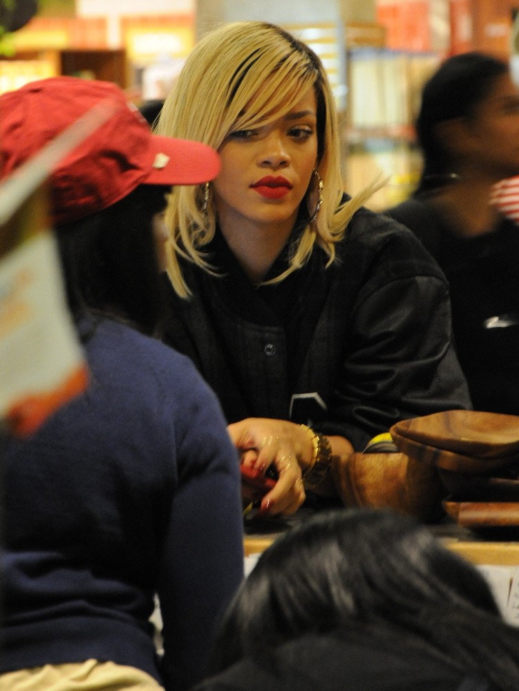 Rihanna;<br>Rihanna Shopping at Whole Foods in Manhattan