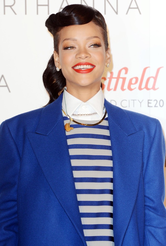 Rihanna;<br>Rihanna Switches on The Christmas Lights