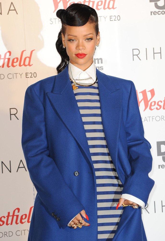 Rihanna;<br>Rihanna Switches on The Christmas Lights