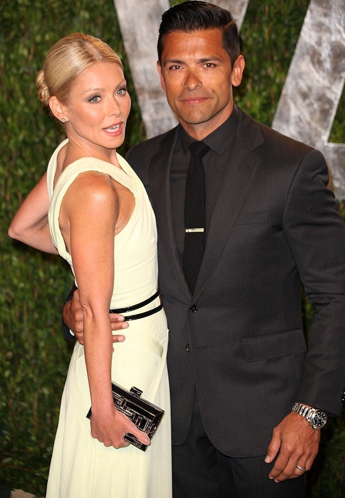 Kelly Ripa;Mark Consuelos;<br>2012 Vanity Fair Oscar Party - Arrivals
