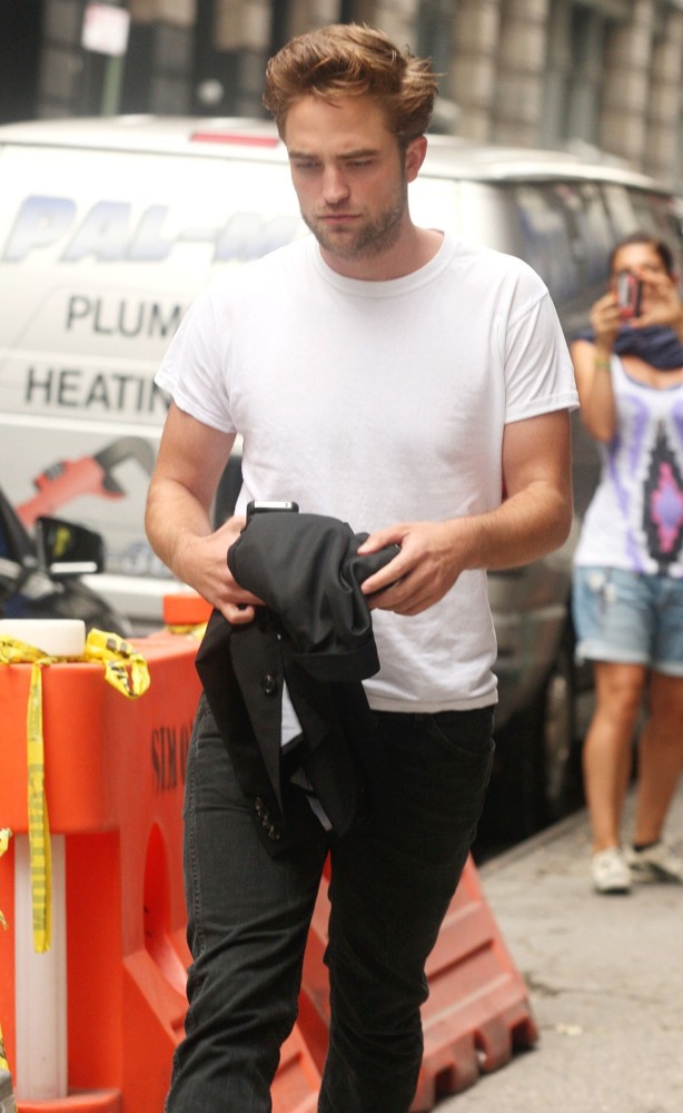 Robert Pattinson;<br>Robert Pattinson Seen Returning to His Car