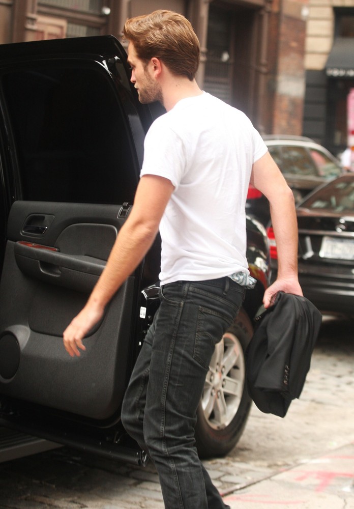 Robert Pattinson;<br>Robert Pattinson Seen Returning to His Car