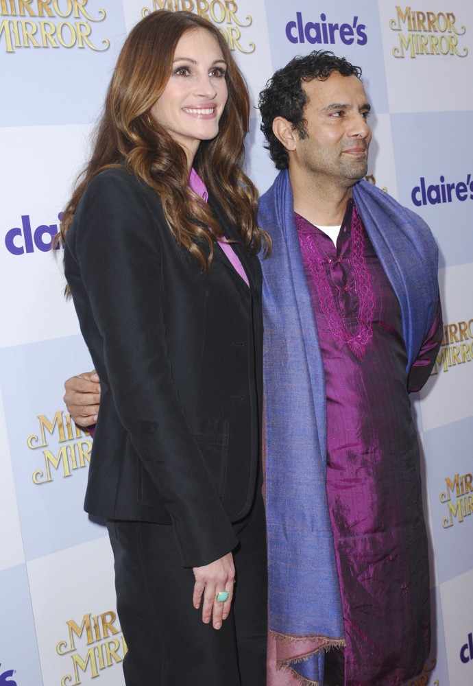 Julia Roberts;Tarsem Singh;<br>Relativity Media Presents The Los Angeles Premiere of Mirror Mirror - Arrivals