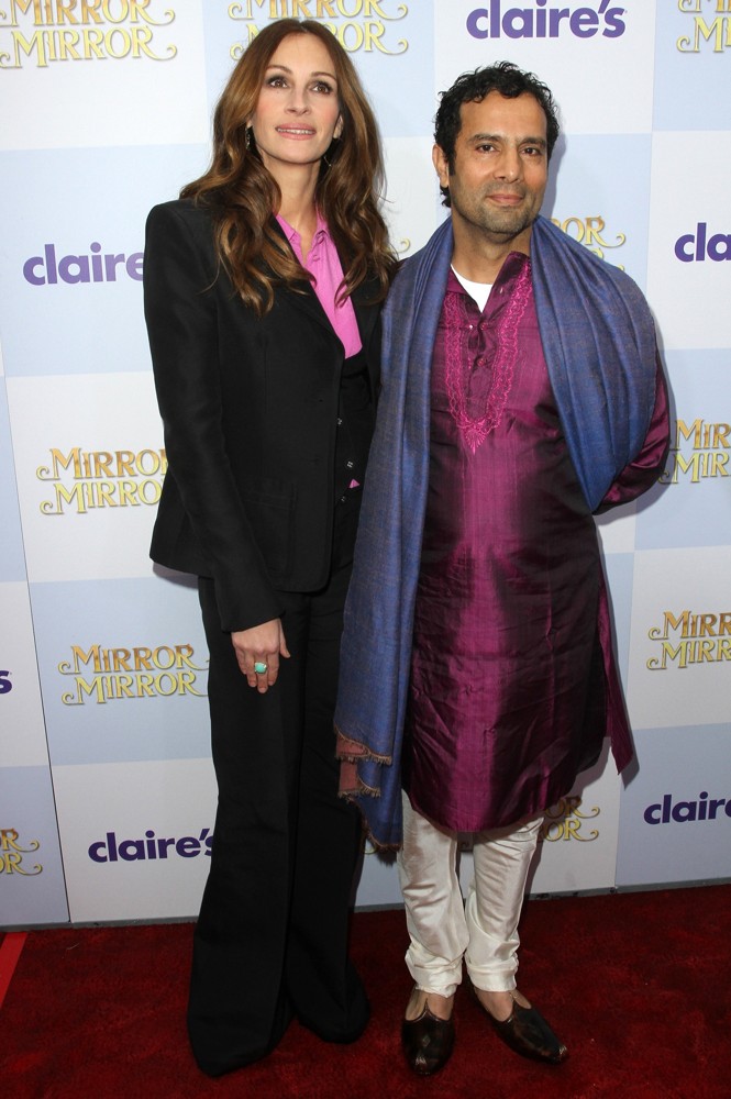 Julia Roberts;Tarsem Singh;<br>Relativity Media Presents The Los Angeles Premiere of Mirror Mirror - Arrivals