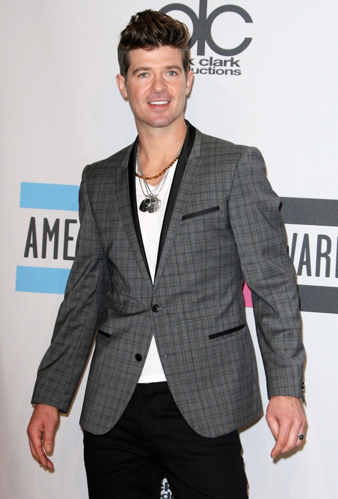 Robin Thicke;<br>2011 American Music Awards - Press Room